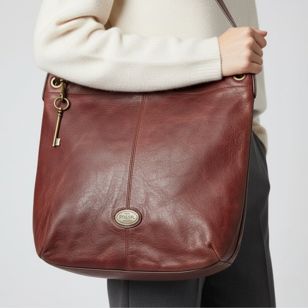 Fossil  Women’s Long Live Vintage Leather Explorer Hobo Bag Dark Brown